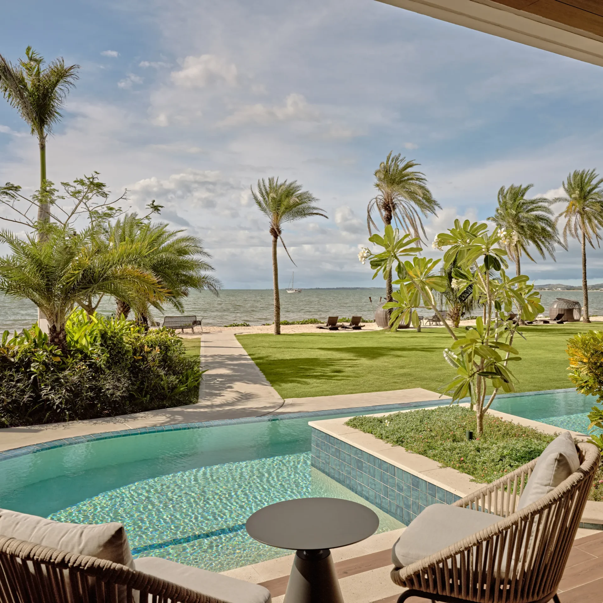 King Junior Suite Pool Access Outside