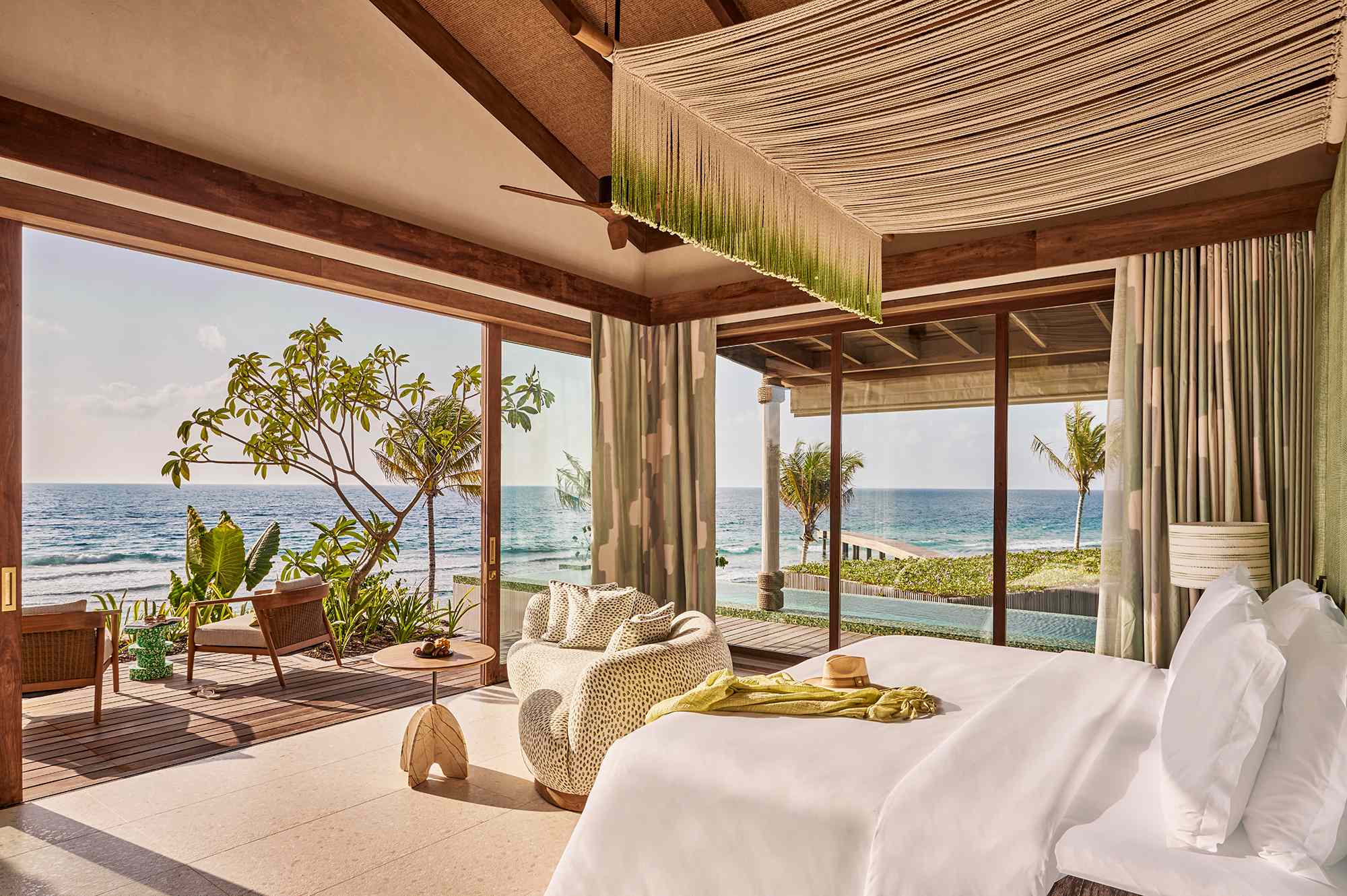 TAL-room-02-bedroom-here-maldives-HEREMALDIVES0326-5d5ed79e953c40d5ba4317672e3b9b0a